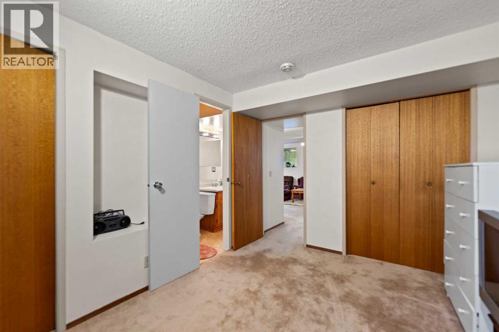 224 Berwick Way Nw, Calgary, Alberta  T3K 1C1 - Photo 25 - A2338257