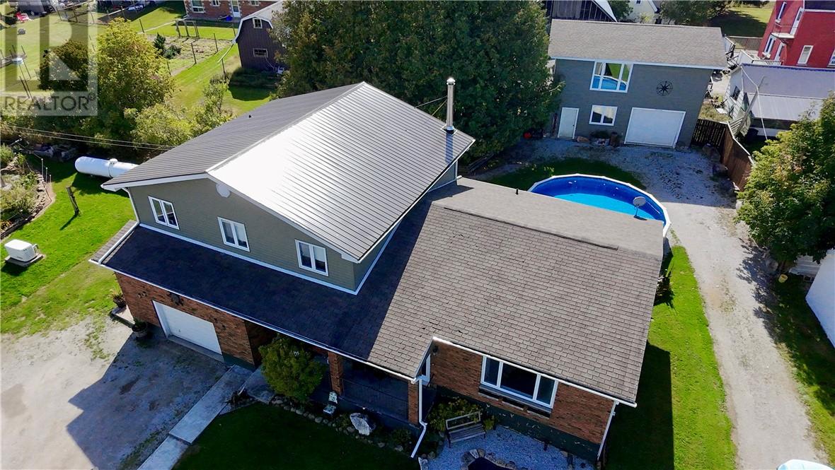 16 Meredith, Gore Bay, Ontario  P0P 1H0 - Photo 3 - 2130480