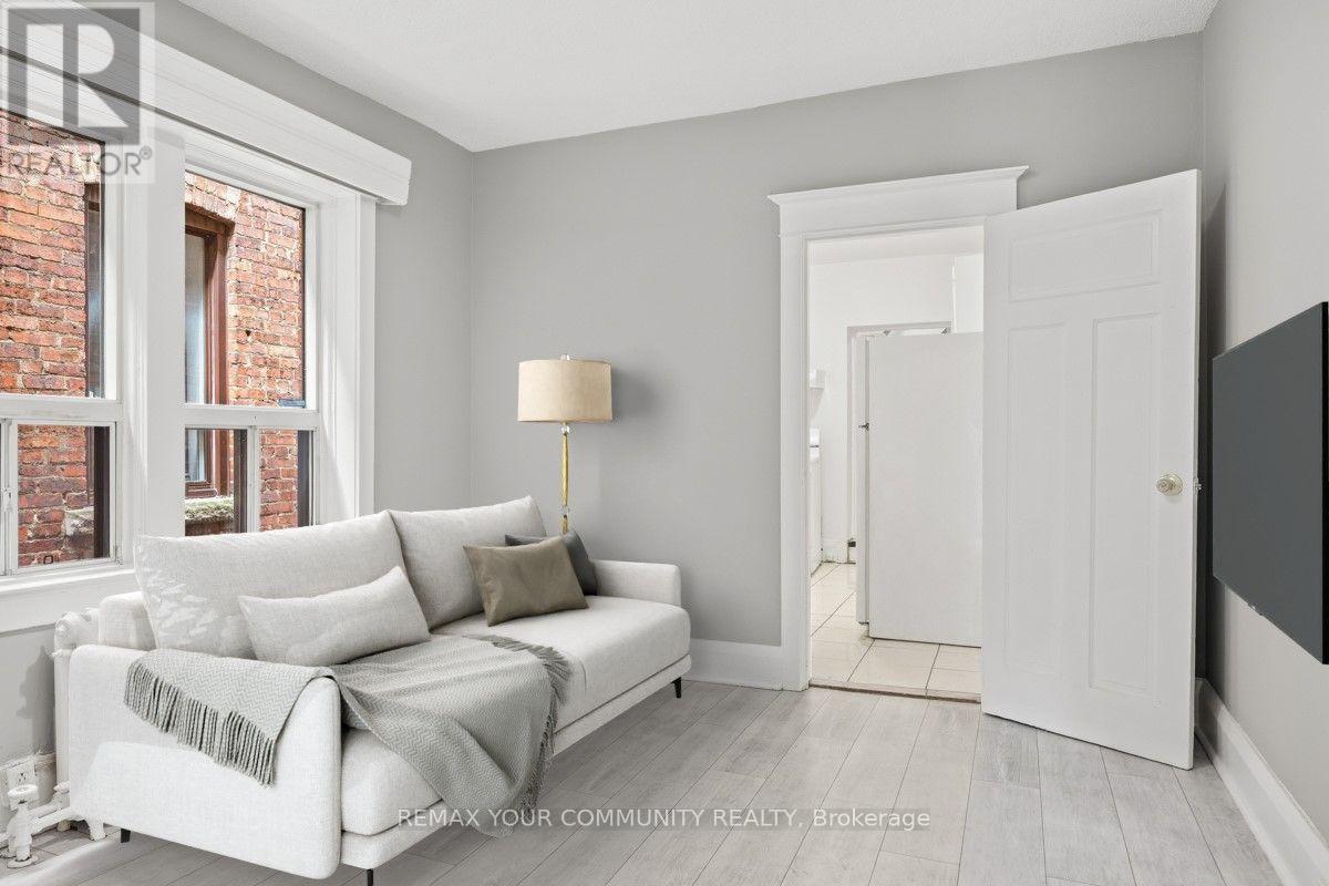 2nd Floor - 1258a St. Clair Avenue W, Toronto, Ontario  M6E 1B9 - Photo 13 - W13789980