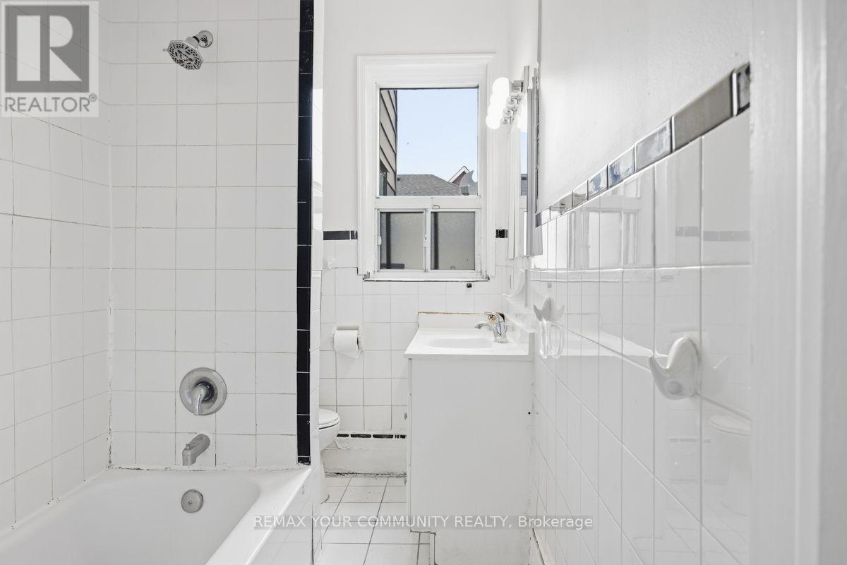 2nd Floor - 1258a St. Clair Avenue W, Toronto, Ontario  M6E 1B9 - Photo 23 - W13789980