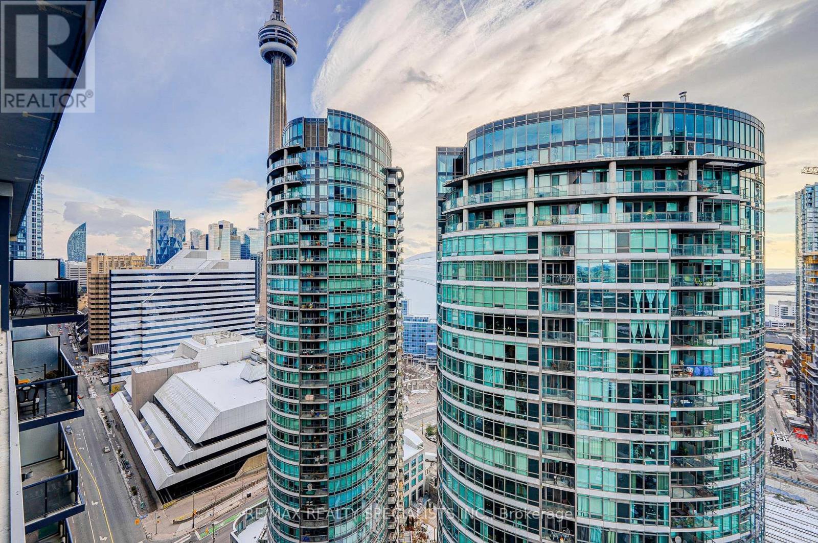 2305 - 352 FRONT STREET, Toronto, Ontario