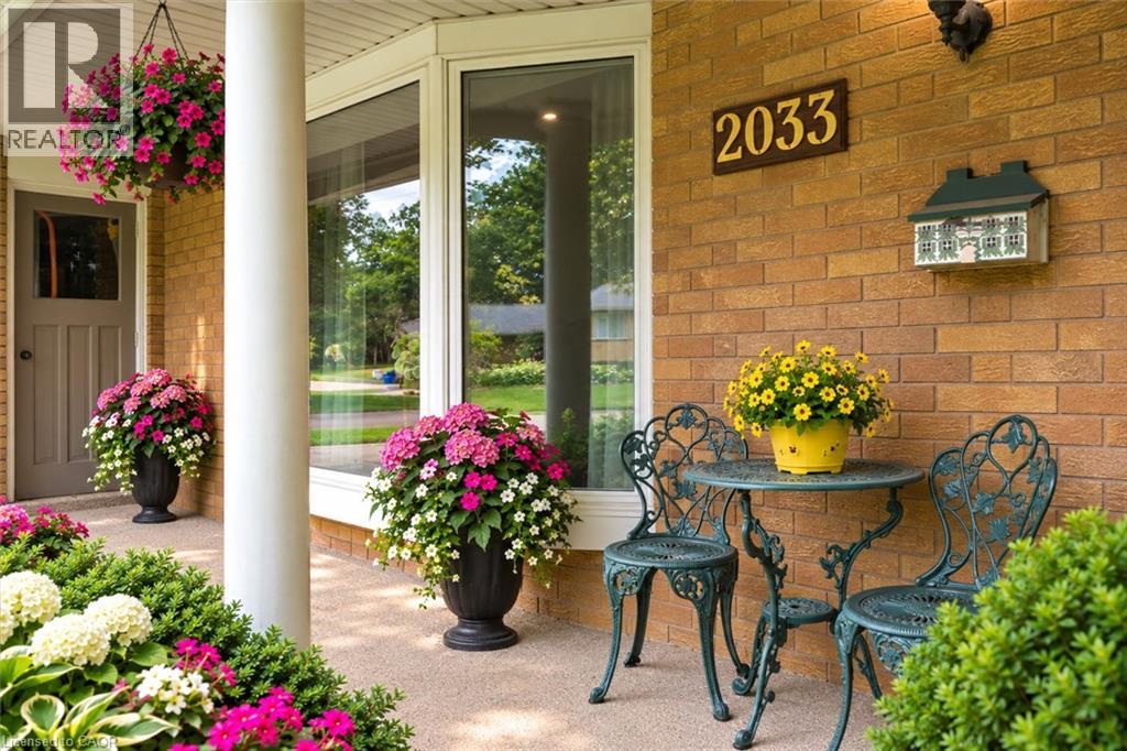 2033 Saxon Road, Oakville, Ontario  L6L 2V1 - Photo 3 - 40863790
