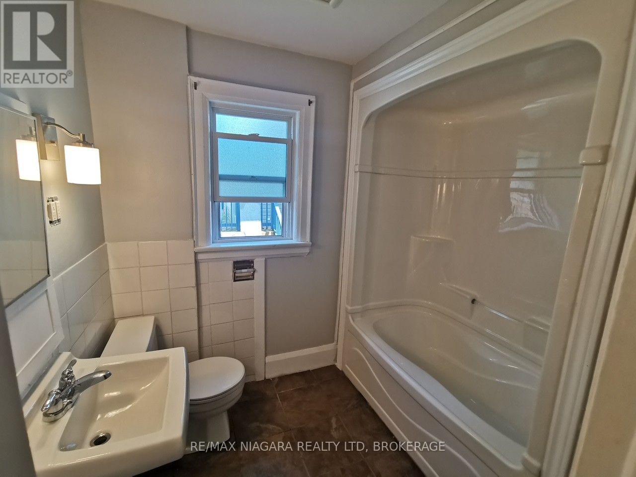 5078-5086 Fifth Avenue, Niagara Falls, Ontario  L2E 4S5 - Photo 14 - X13806508