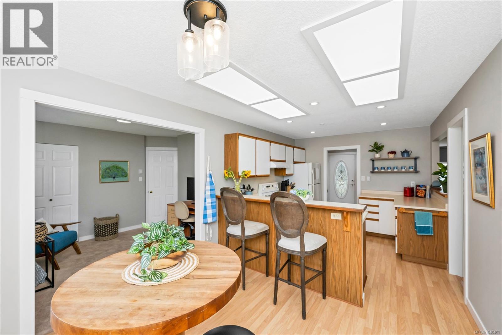 871 Colonia Dr photo 16