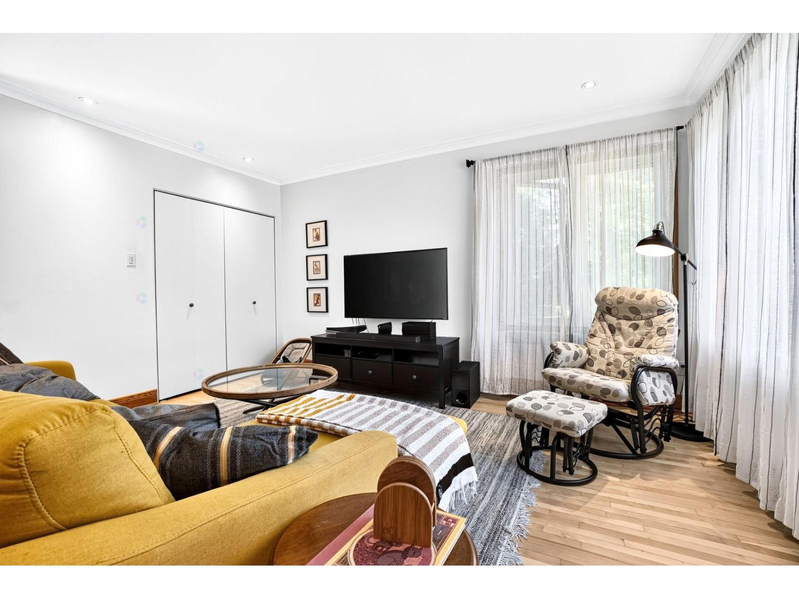 10548 Rue St-Urbain Montréal (Ahuntsic-Cartierville) Quebec Canada H3L2V1 5