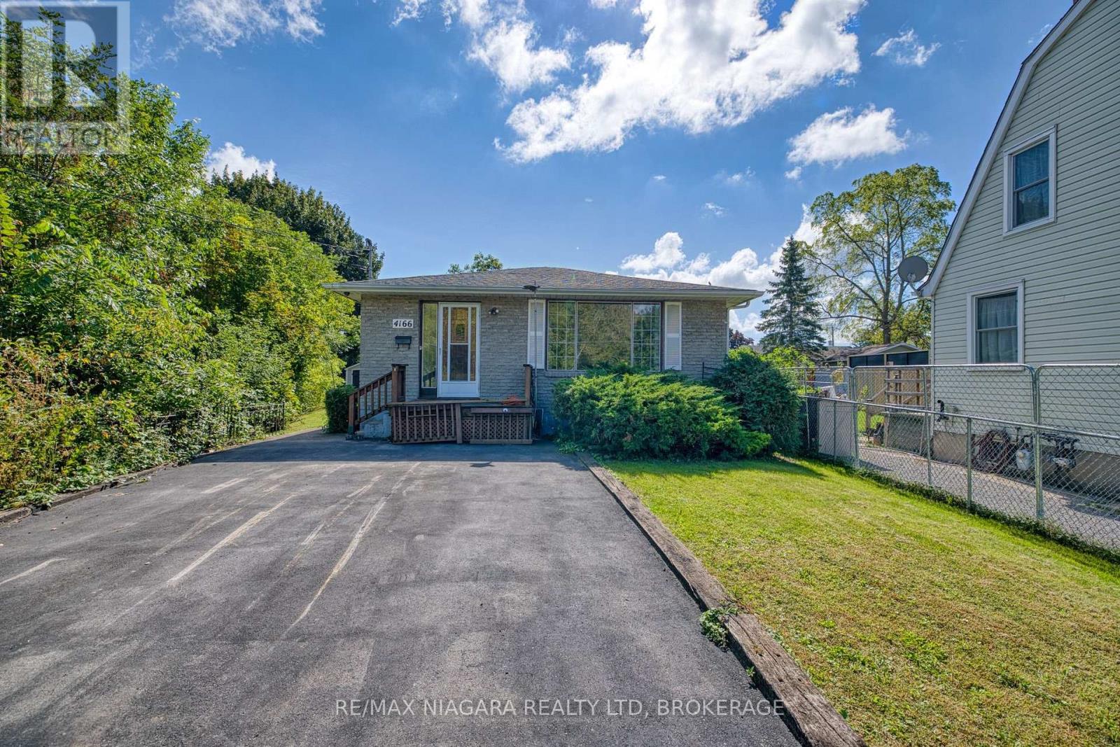 4166 CHIPPAWA PARKWAY, Niagara Falls, Ontario