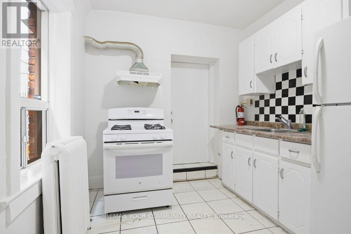 2nd Floor - 1258a St. Clair Avenue W, Toronto, Ontario  M6E 1B9 - Photo 11 - W13789980