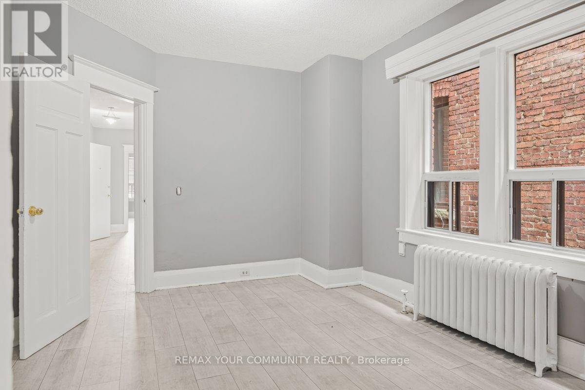 2nd Floor - 1258a St. Clair Avenue W, Toronto, Ontario  M6E 1B9 - Photo 8 - W13789980