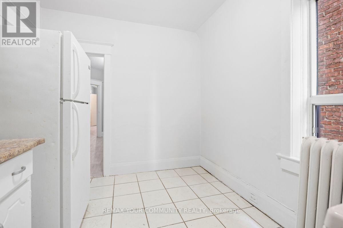 2nd Floor - 1258a St. Clair Avenue W, Toronto, Ontario  M6E 1B9 - Photo 10 - W13789980