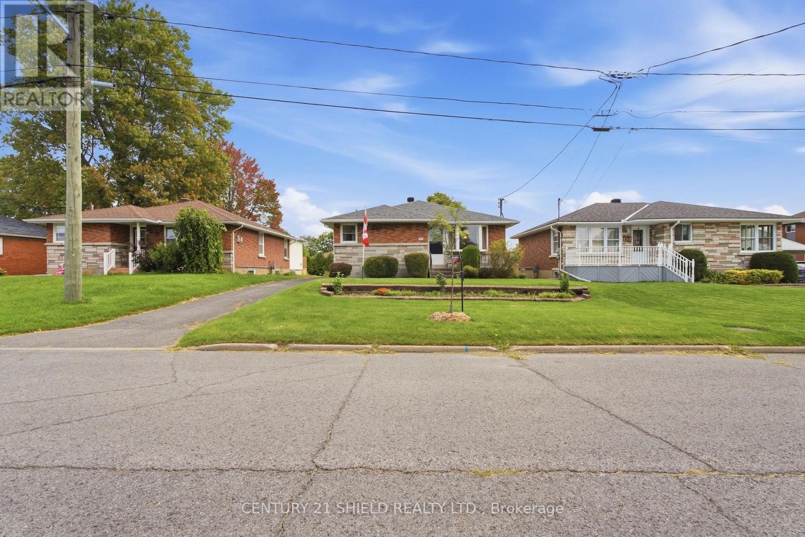 1303 Lascelle Avenue, Cornwall, Ontario  K6H 3K9 - Photo 2 - X13803752