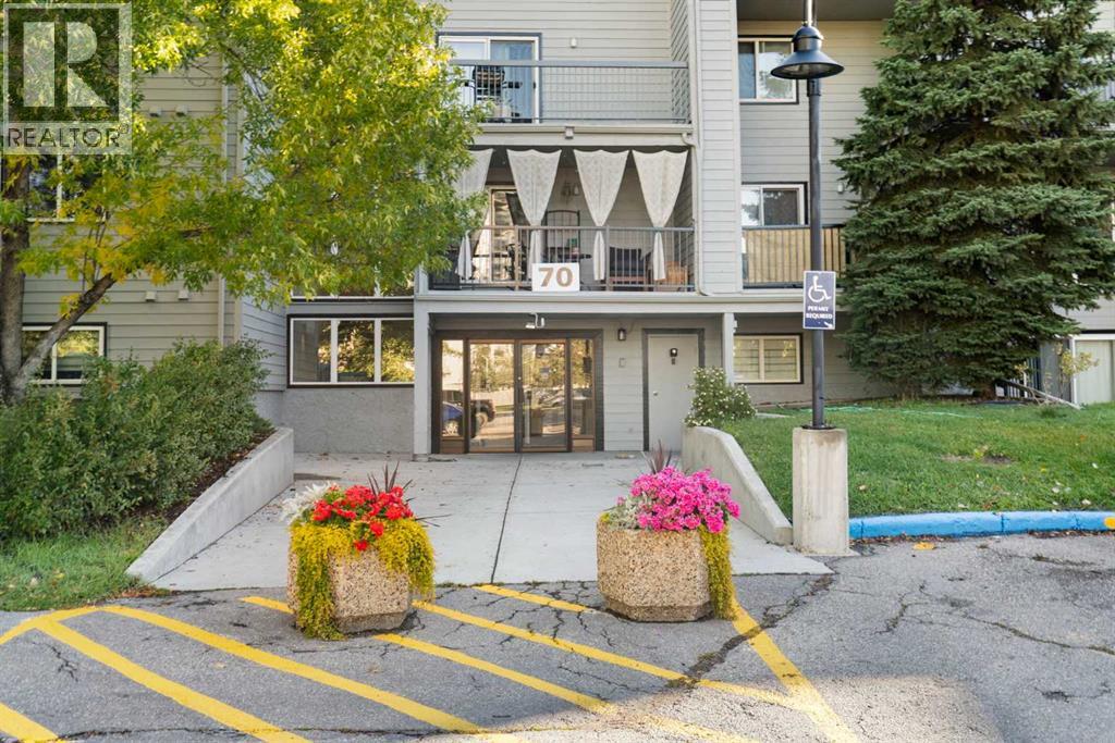 2136, 70 Glamis Drive Sw, Calgary, Alberta  T3E 6T6 - Photo 2 - A2345339