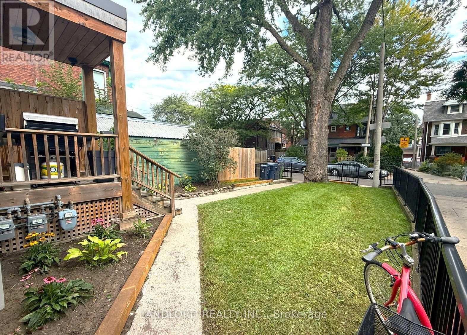 82 Parkway Avenue, Toronto, Ontario  M6R 1T5 - Photo 3 - W13762772