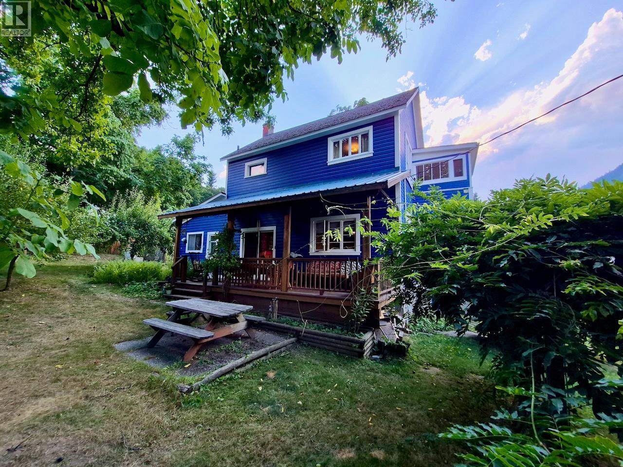 204 Chatham Street, Nelson, British Columbia V1L 3Y9 - Photo 4 - 10398930