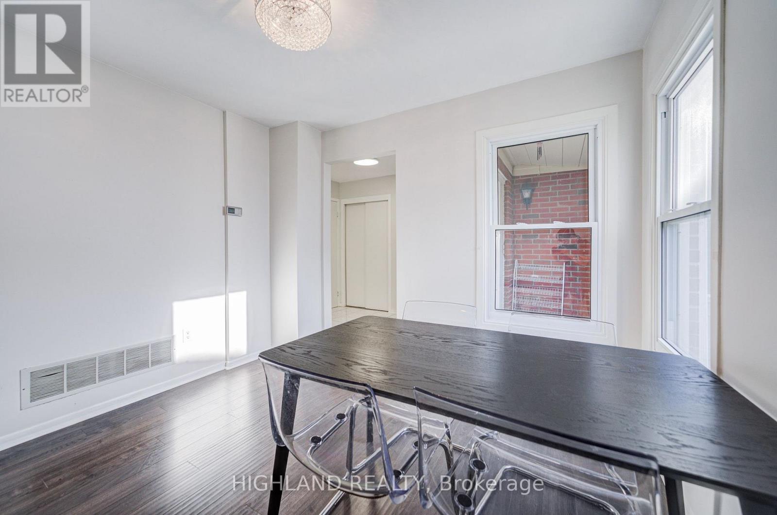 2032 Glenada Crescent, Oakville, Ontario  L6H 4M5 - Photo 7 - W13806620