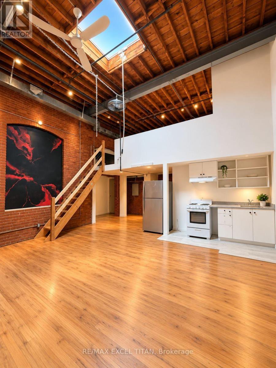 202 - 227 Sterling Road E, Toronto, Ontario  M6P 3L4 - Photo 2 - C13800408