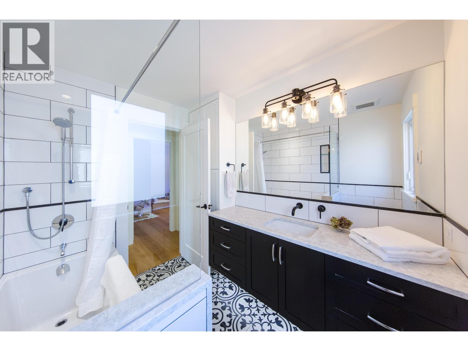 1243 Cloverley Street, North Vancouver, British Columbia  V7L 1N7 - Photo 19 - R3167265