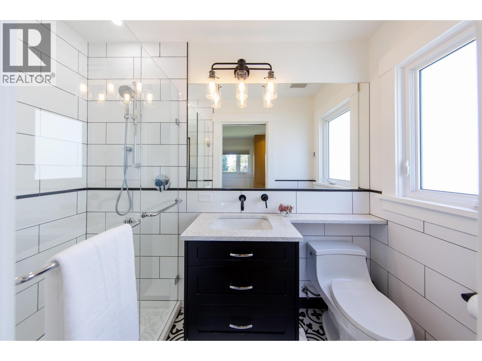 1243 Cloverley Street, North Vancouver, British Columbia  V7L 1N7 - Photo 16 - R3167265