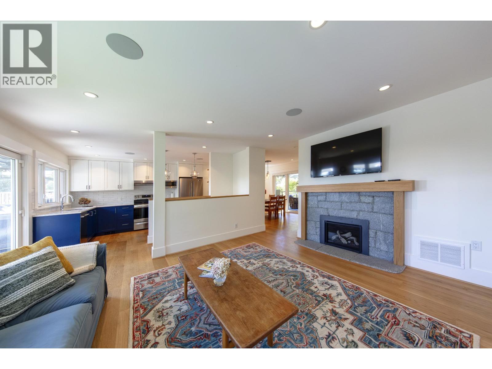 1243 Cloverley Street, North Vancouver, British Columbia  V7L 1N7 - Photo 11 - R3167265