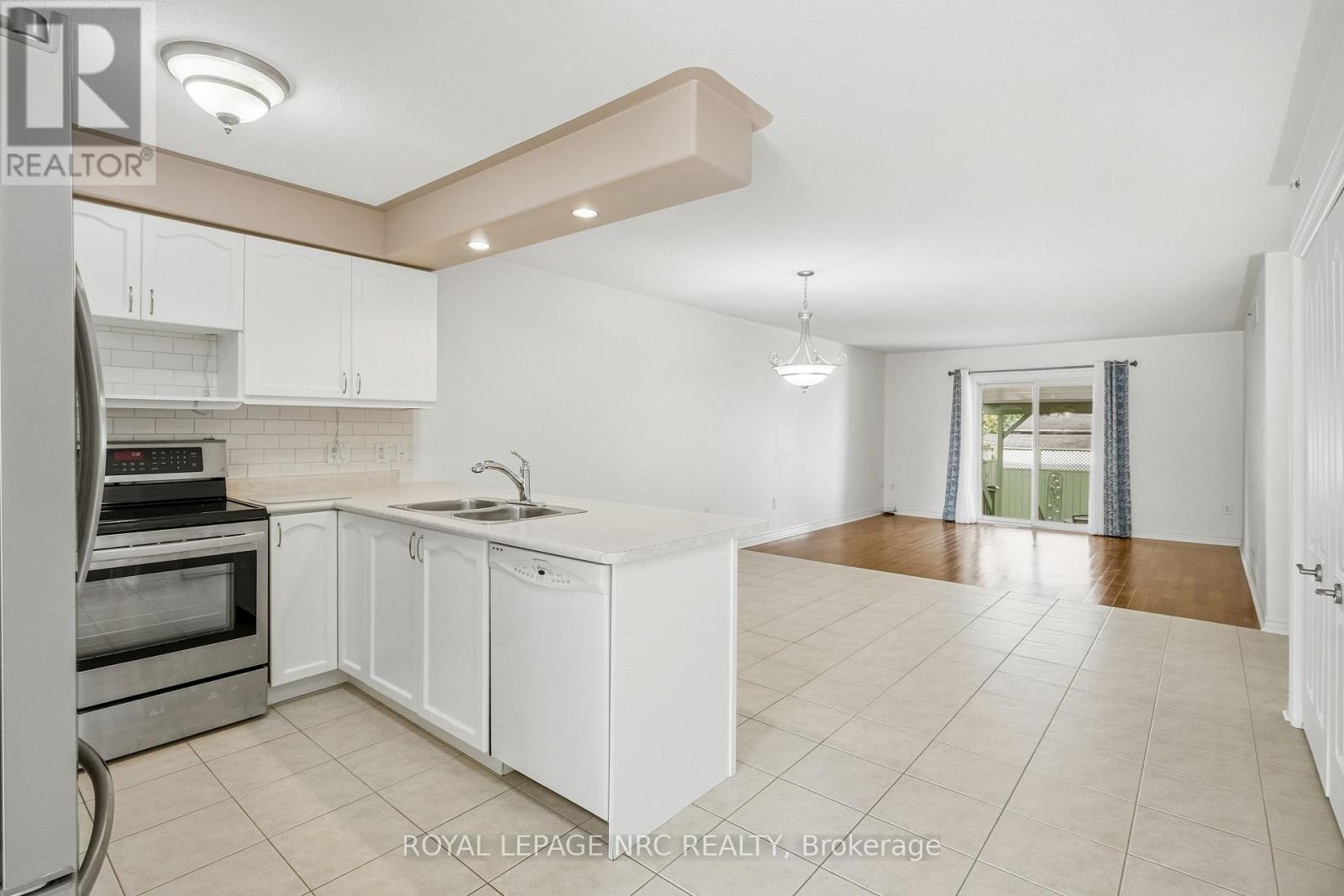 8 Bluegrass Crescent, St. Catharines, Ontario  L2P 0A7 - Photo 5 - X13806642