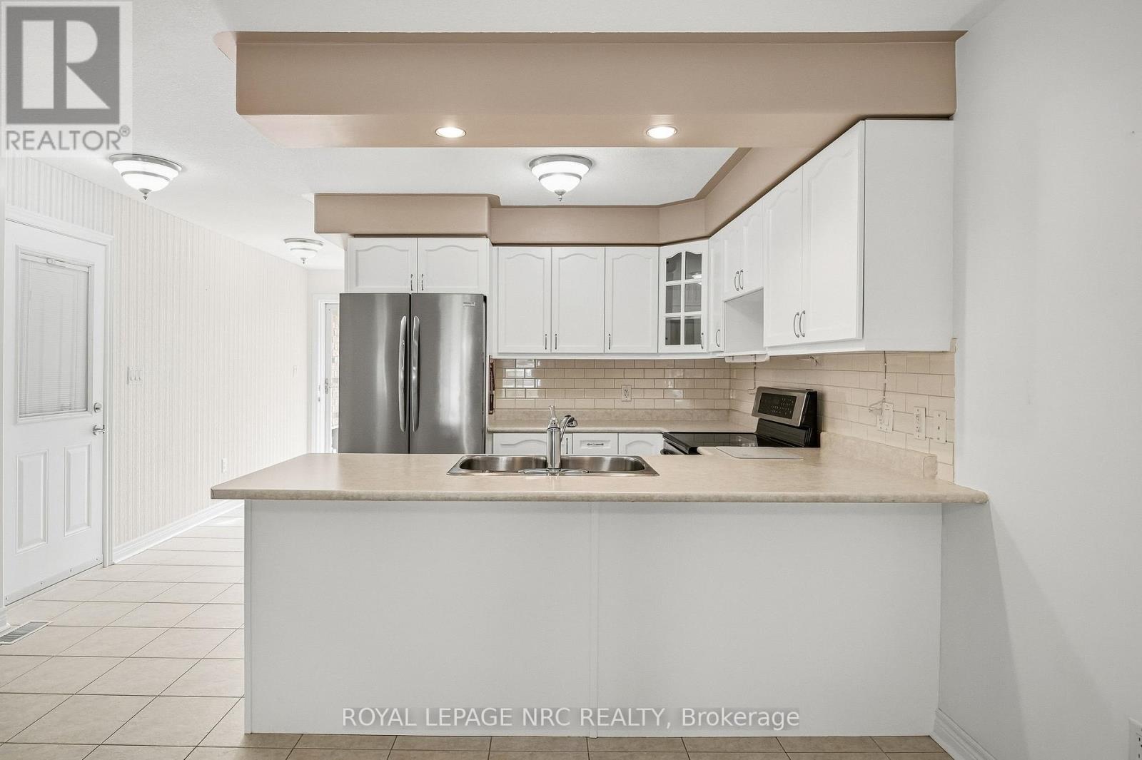 8 Bluegrass Crescent, St. Catharines, Ontario  L2P 0A7 - Photo 8 - X13806642