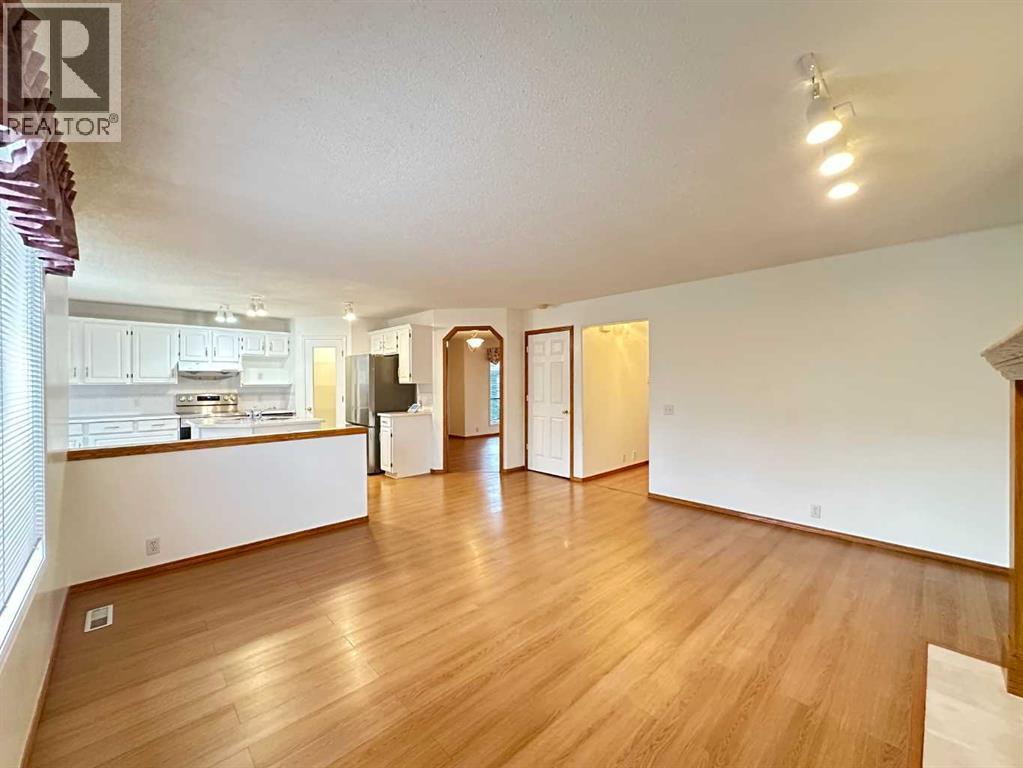 70 Schooner Close Nw, Calgary, Alberta  T3L 1Z3 - Photo 7 - A2342726