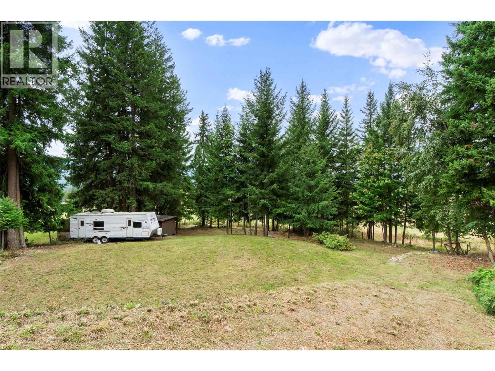 7206 Fraser Crescent, Anglemont, British Columbia  V0E 1M8 - Photo 10 - 10401067