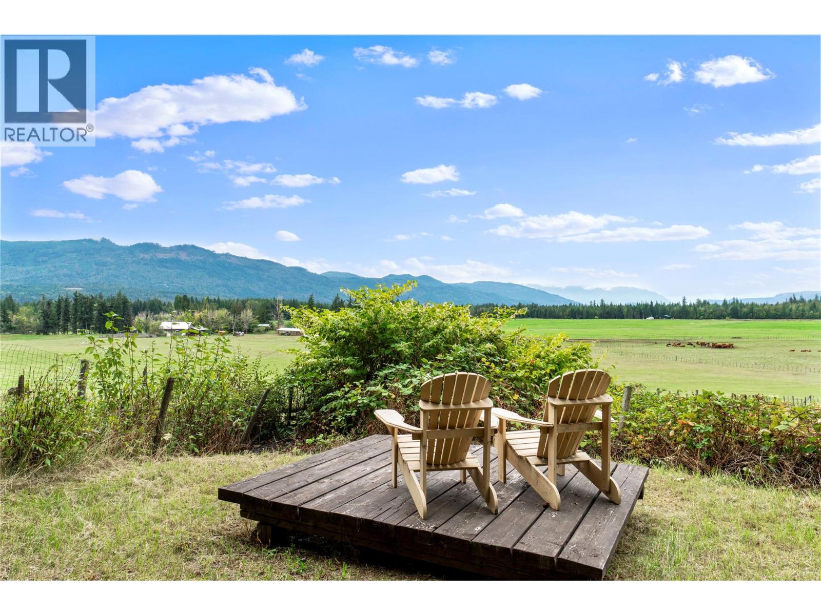 7206 Fraser Crescent, Anglemont, British Columbia  V0E 1M8 - Photo 3 - 10401067