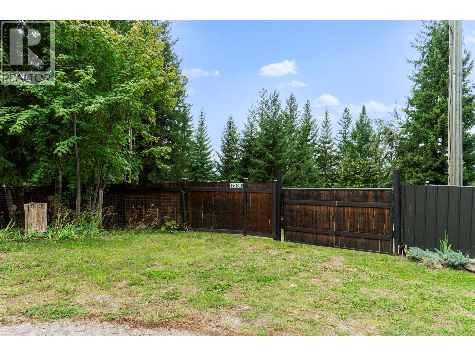 7206 Fraser Crescent, Anglemont, British Columbia  V0E 1M8 - Photo 6 - 10401067