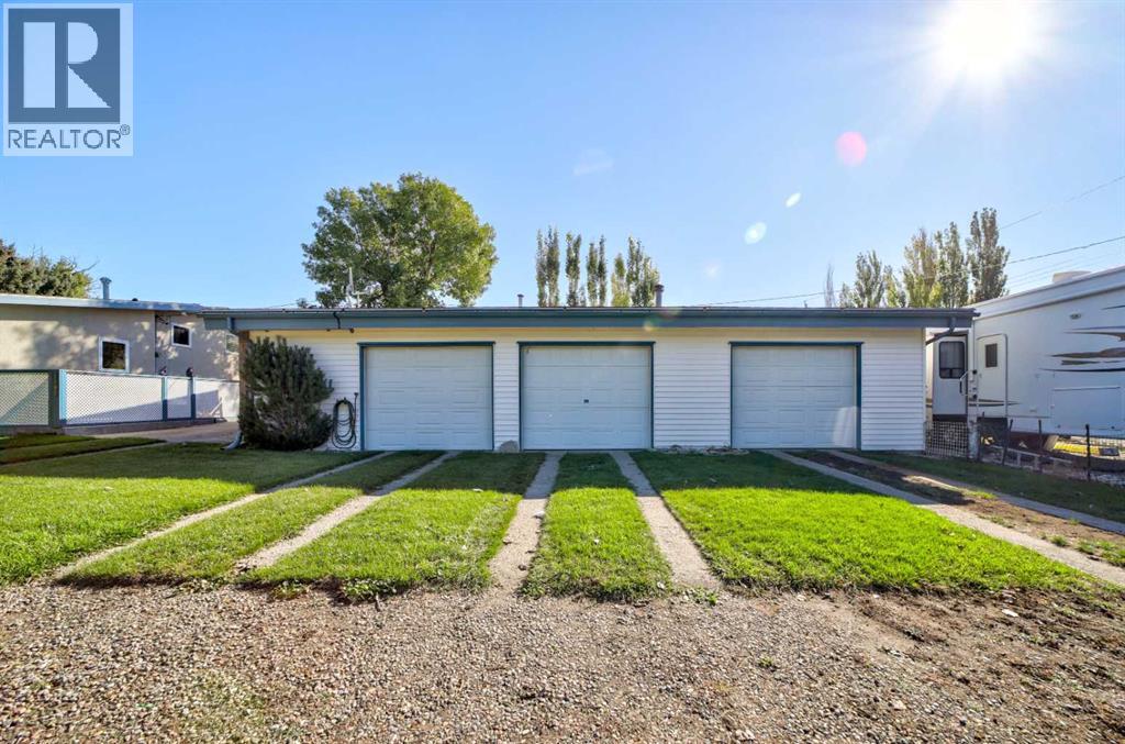 1108 43 Avenue N, Lethbridge, Alberta  T1H 6C2 - Photo 2 - A2345454