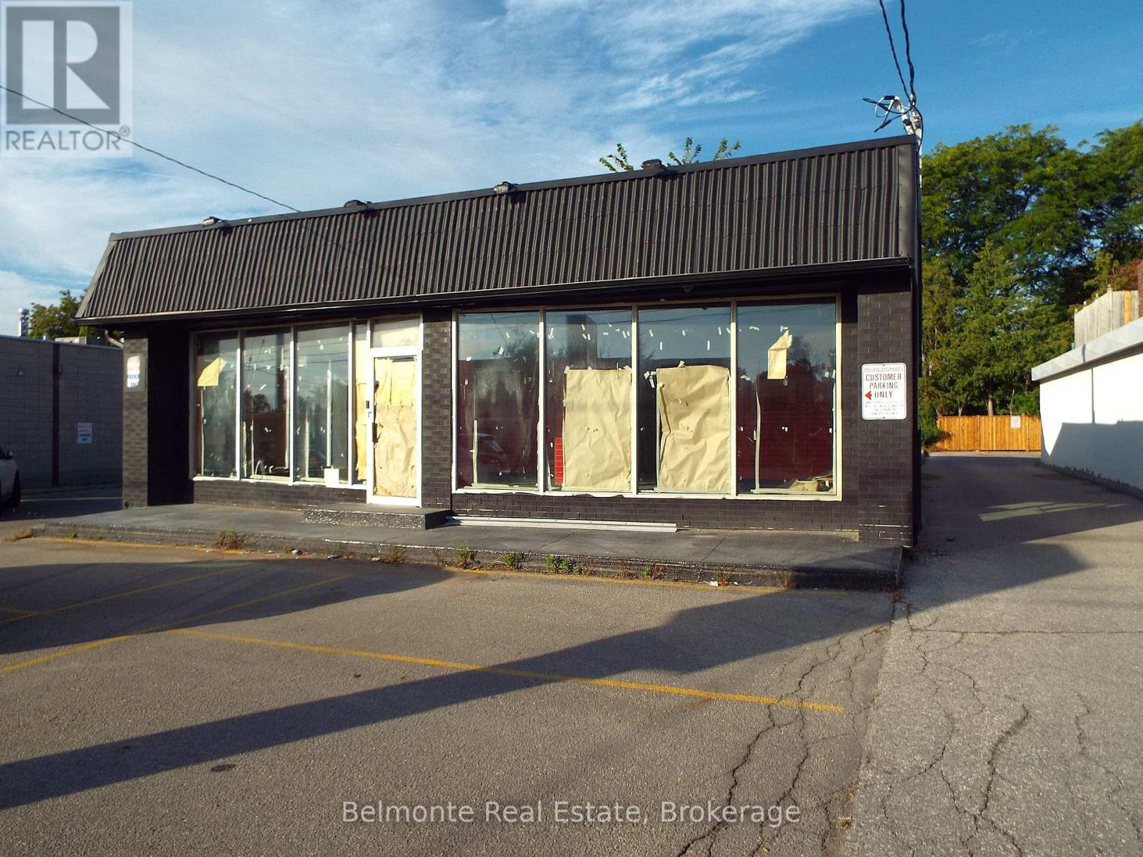 944 SIMCOE STREET N, Oshawa, Ontario