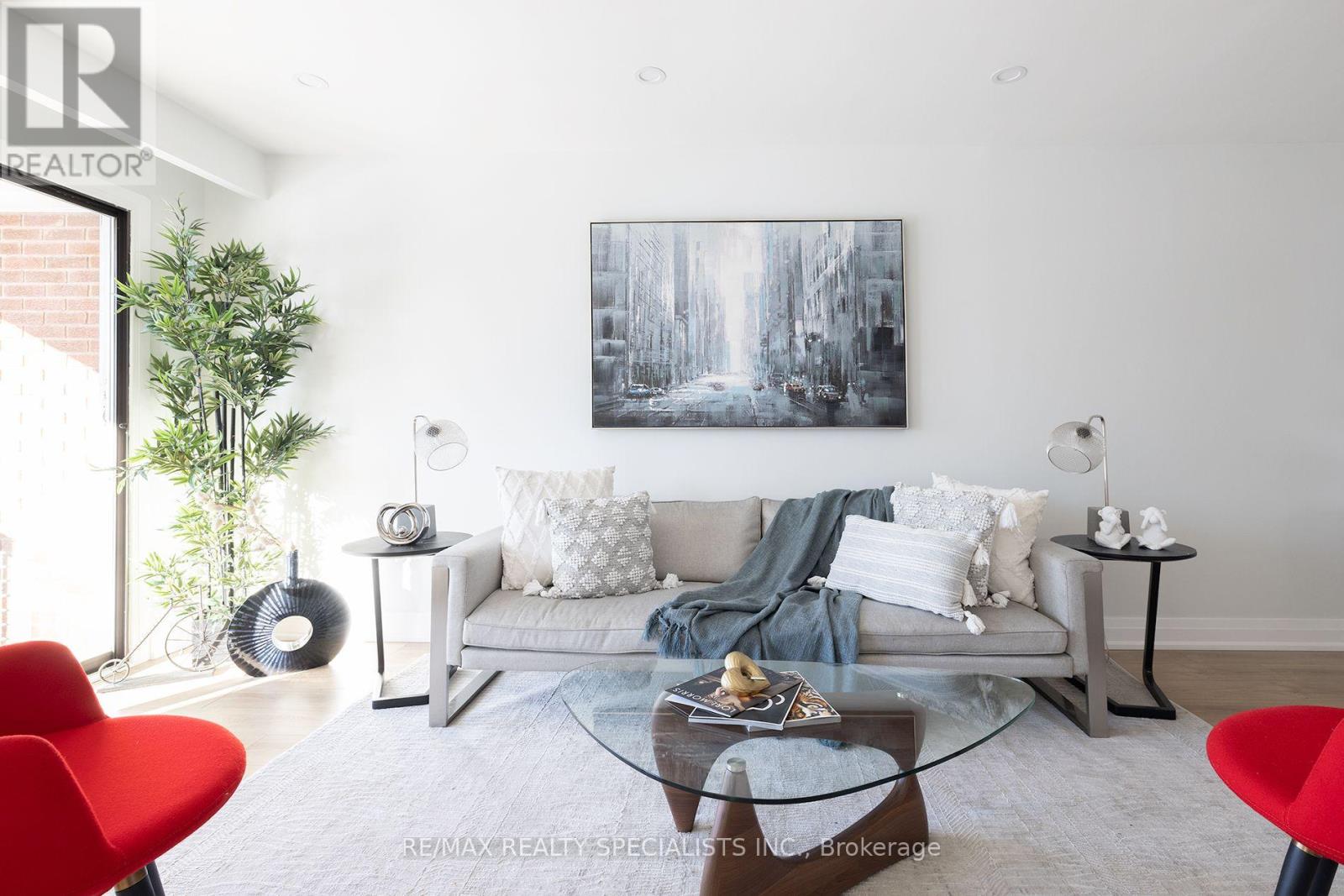 Upper - 4279 Woodington Drive, Mississauga, Ontario  L4Z 1M1 - Photo 4 - W13806694