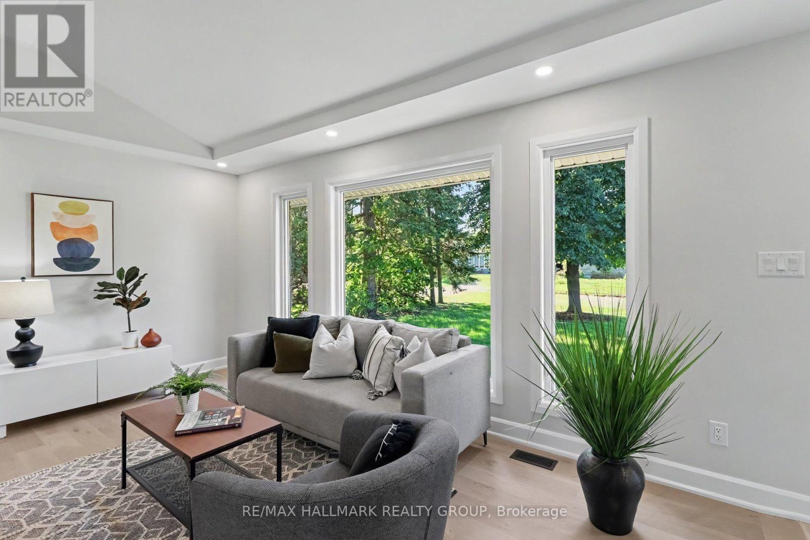 7 Attwood Crescent, Ottawa, Ontario  K2E 5B1 - Photo 4 - X13806702
