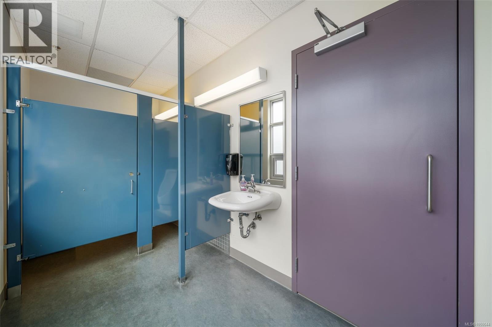 300-305 388 Harbour Rd, Victoria, British Columbia  V9A 3S1 - Photo 12 - 1050044