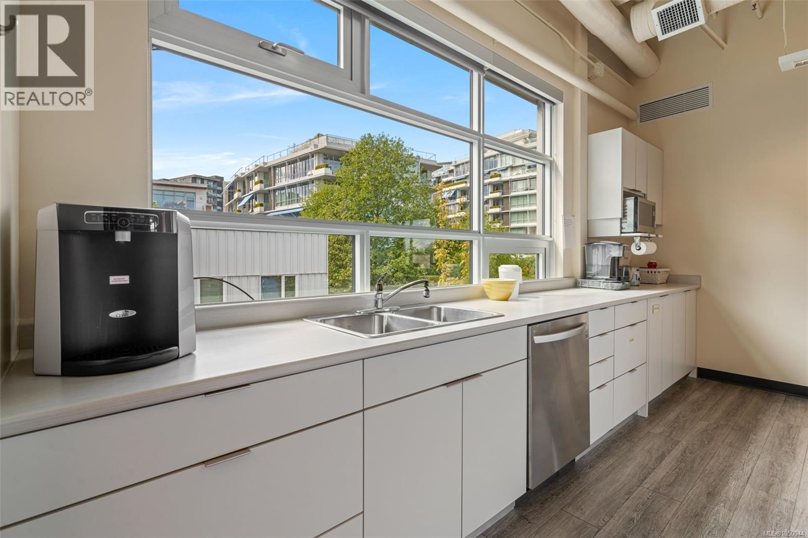 300-305 388 Harbour Rd, Victoria, British Columbia  V9A 3S1 - Photo 40 - 1050044