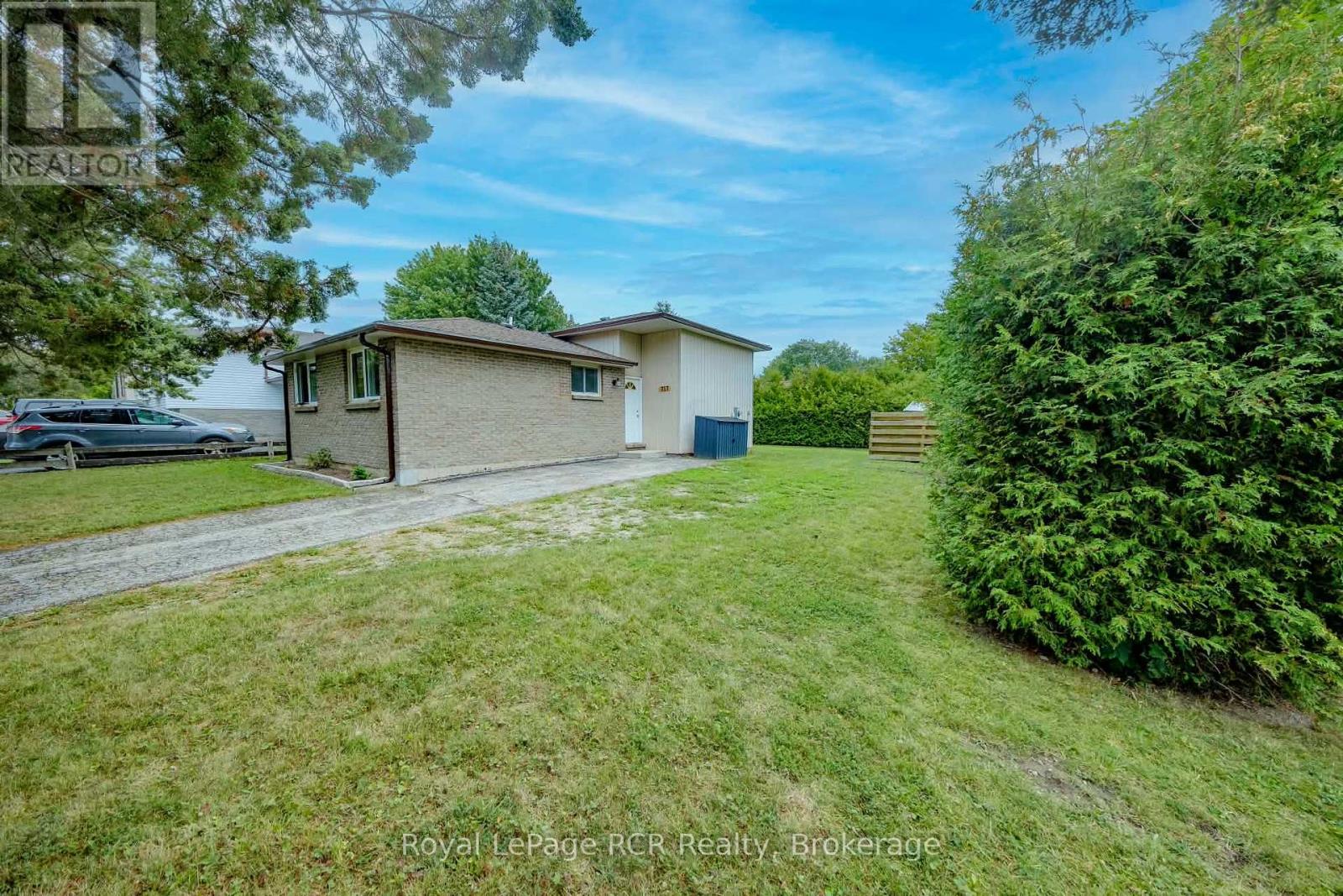 727 JOHNSTON CRESCENT, Kincardine, Ontario