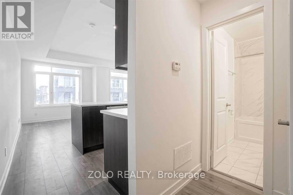 318 - 3058 Sixth Line, Oakville, Ontario  L6M 1P8 - Photo 4 - W13806704