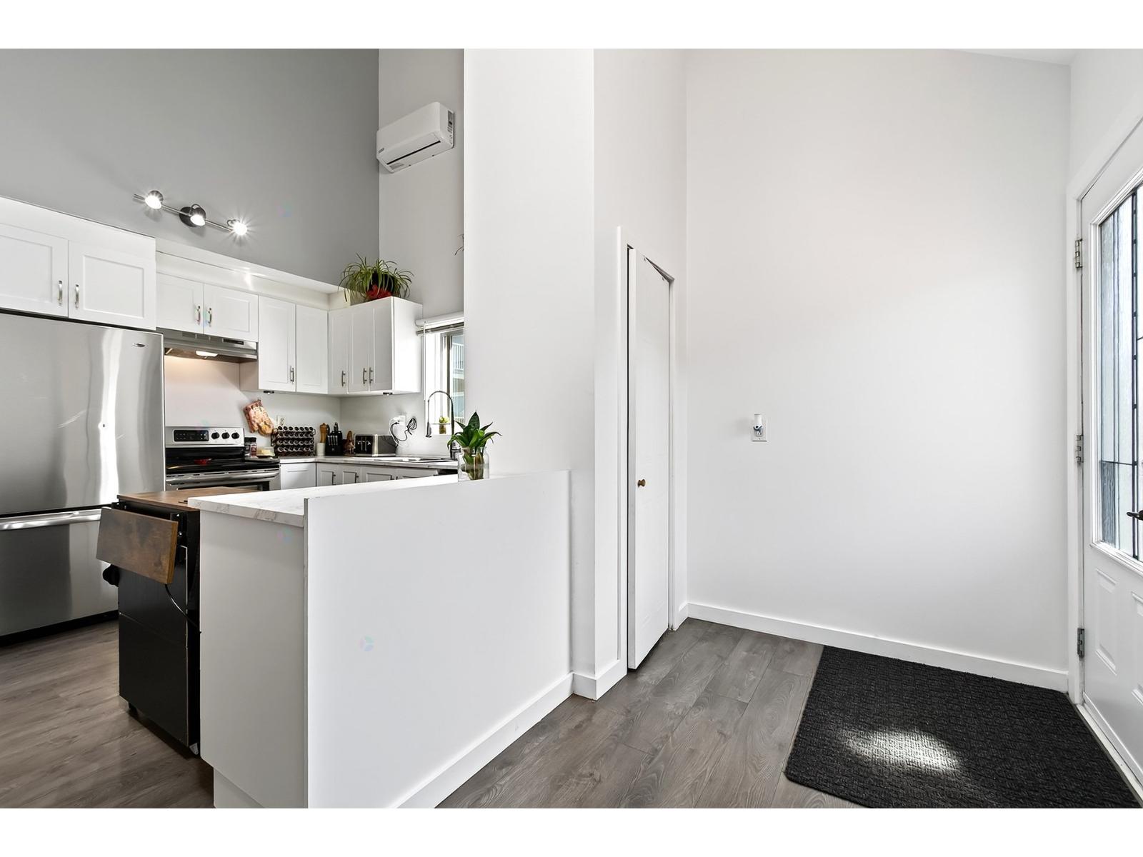 1781 Boul. Chomedey Laval (Chomedey) Quebec Canada H7T2V9 2