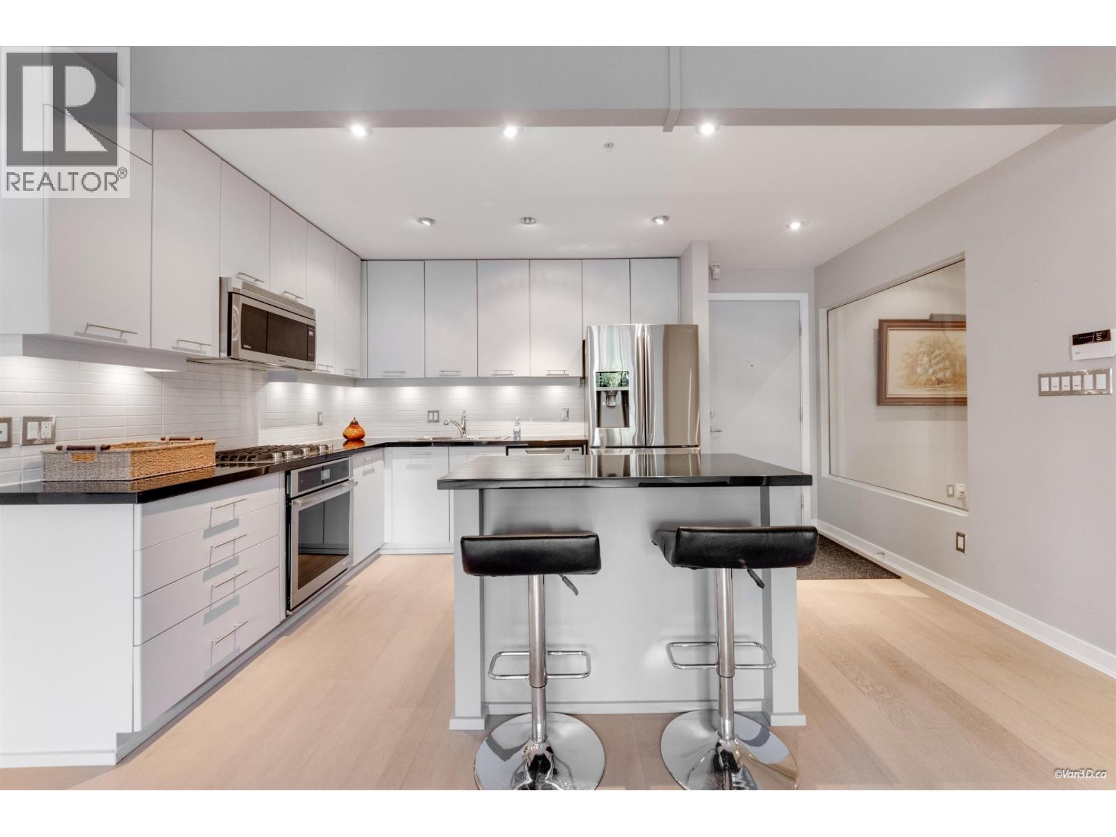 210 530 Raven Woods Drive, North Vancouver, British Columbia  V7G 2T5 - Photo 2 - R3167446
