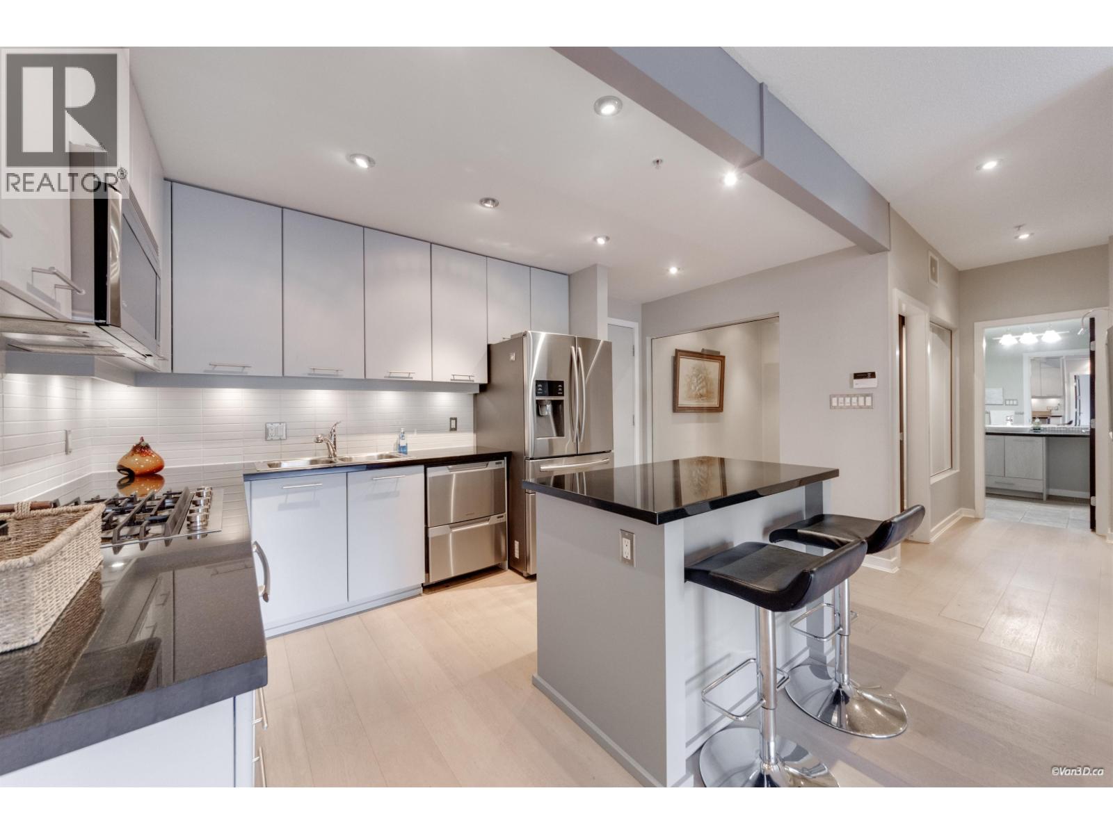 210 530 Raven Woods Drive, North Vancouver, British Columbia  V7G 2T5 - Photo 4 - R3167446
