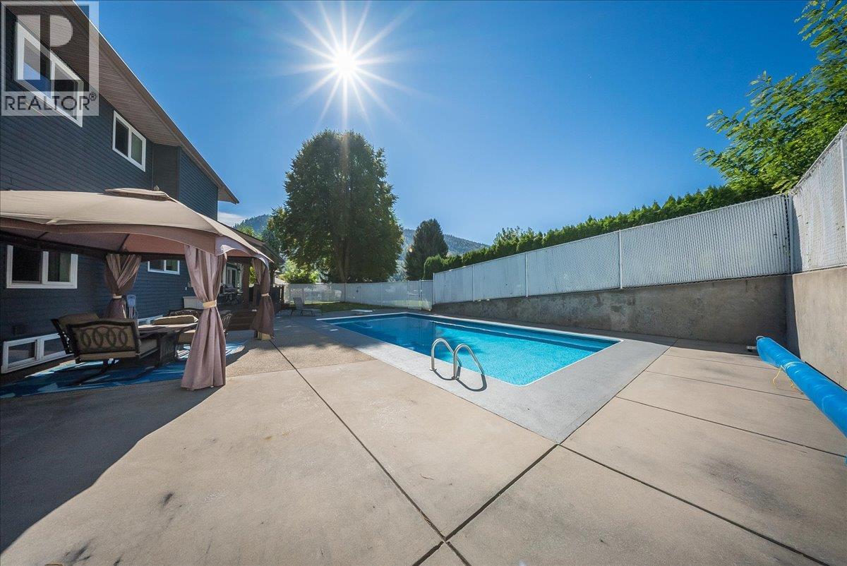 3961 Carnation Drive, Trail, British Columbia V1R 2X1 - Photo 57 - 10400793