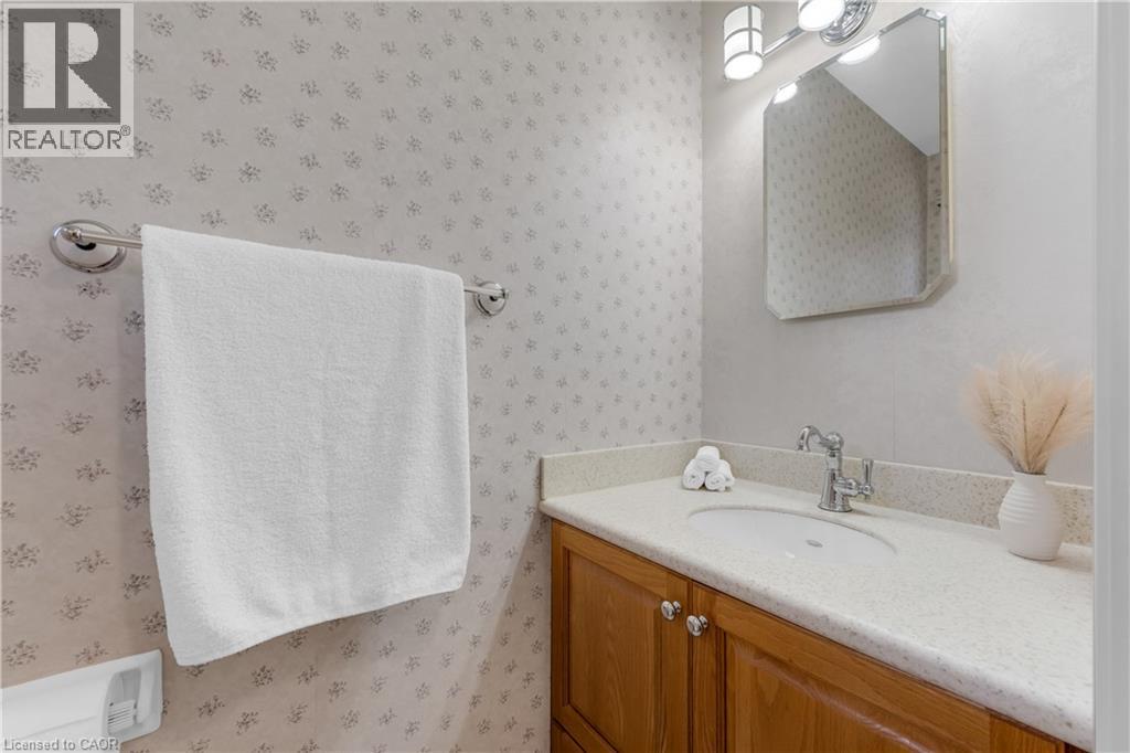 2134 Cartier Crescent, Burlington, Ontario  L7P 2Z5 - Photo 14 - 40862471
