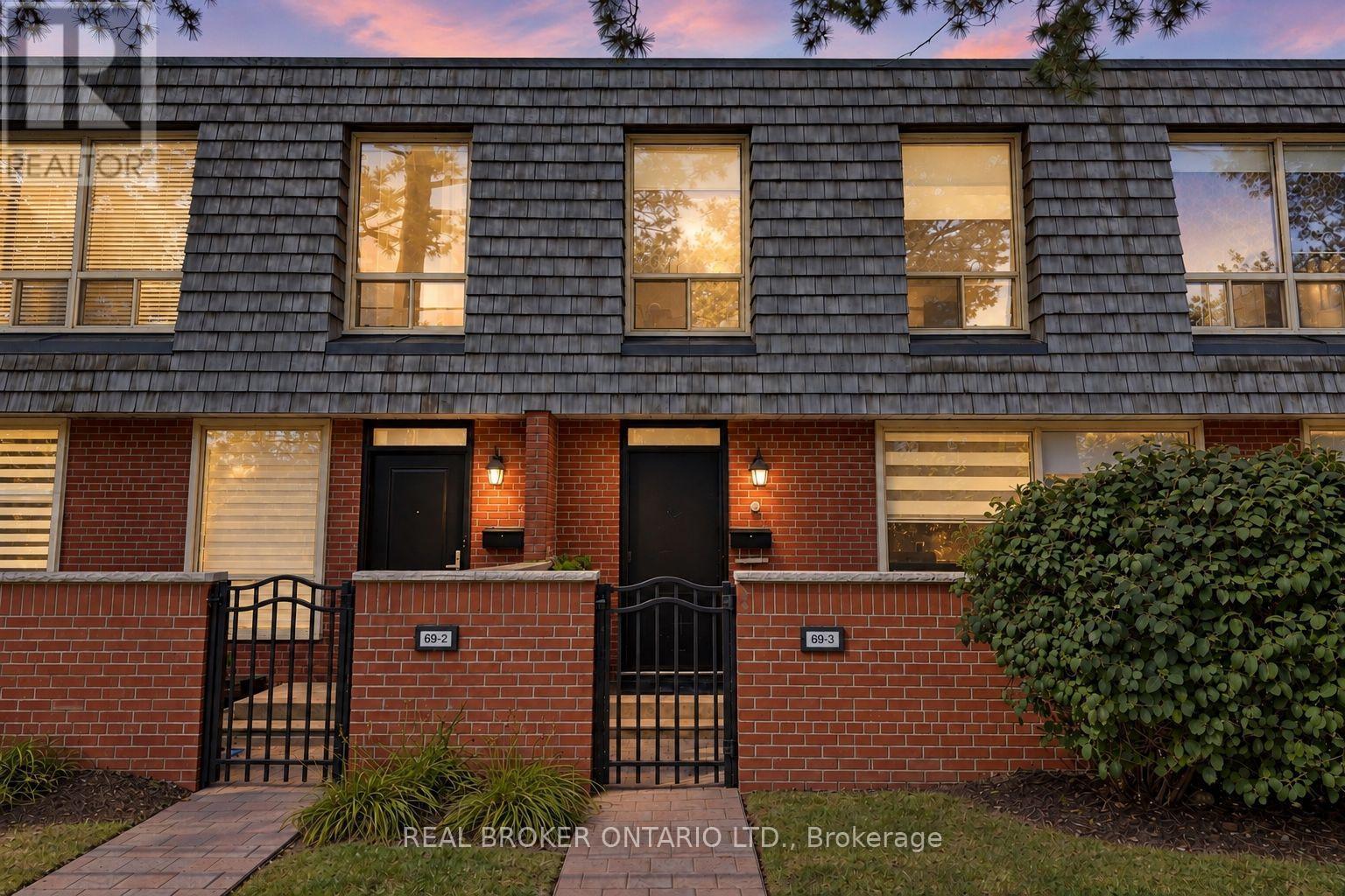 3 - 69 UPPER CANADA DRIVE, Toronto, Ontario