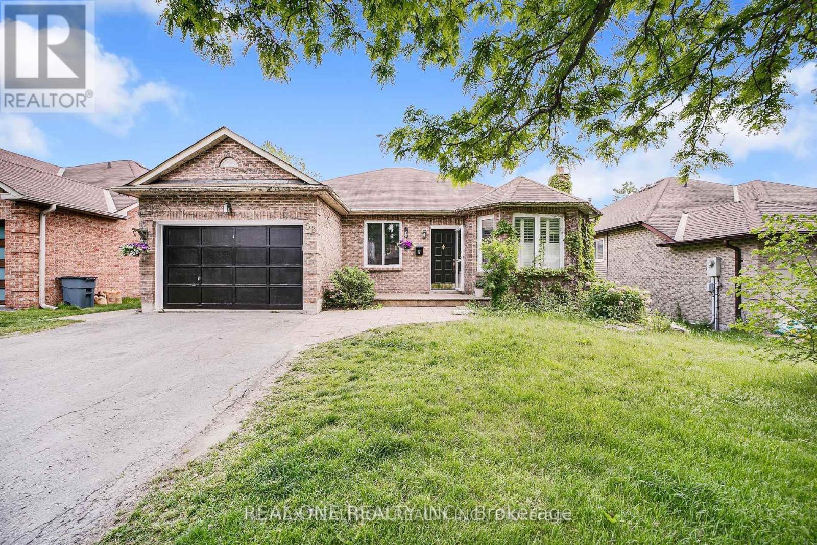 B - 58 CLOSS SQUARE, Aurora, Ontario