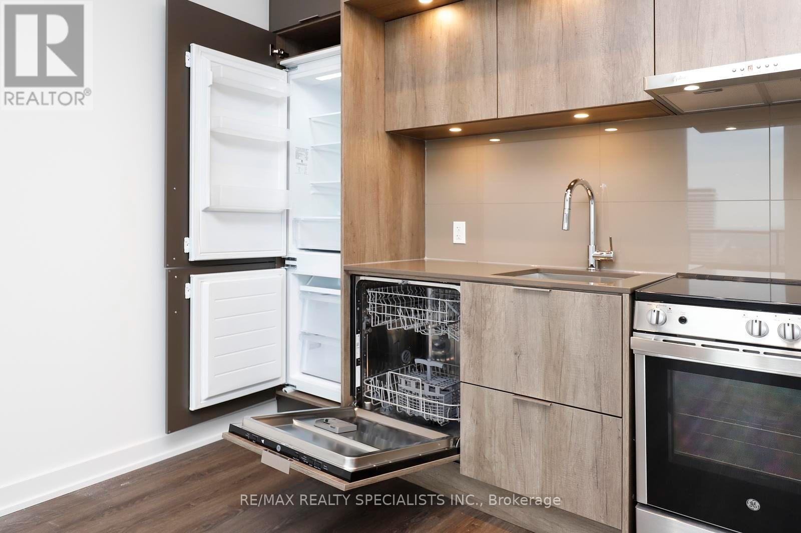 2904 - 448 Burnhamthorpe Road W, Mississauga, Ontario  L5B 0R4 - Photo 17 - W13806800
