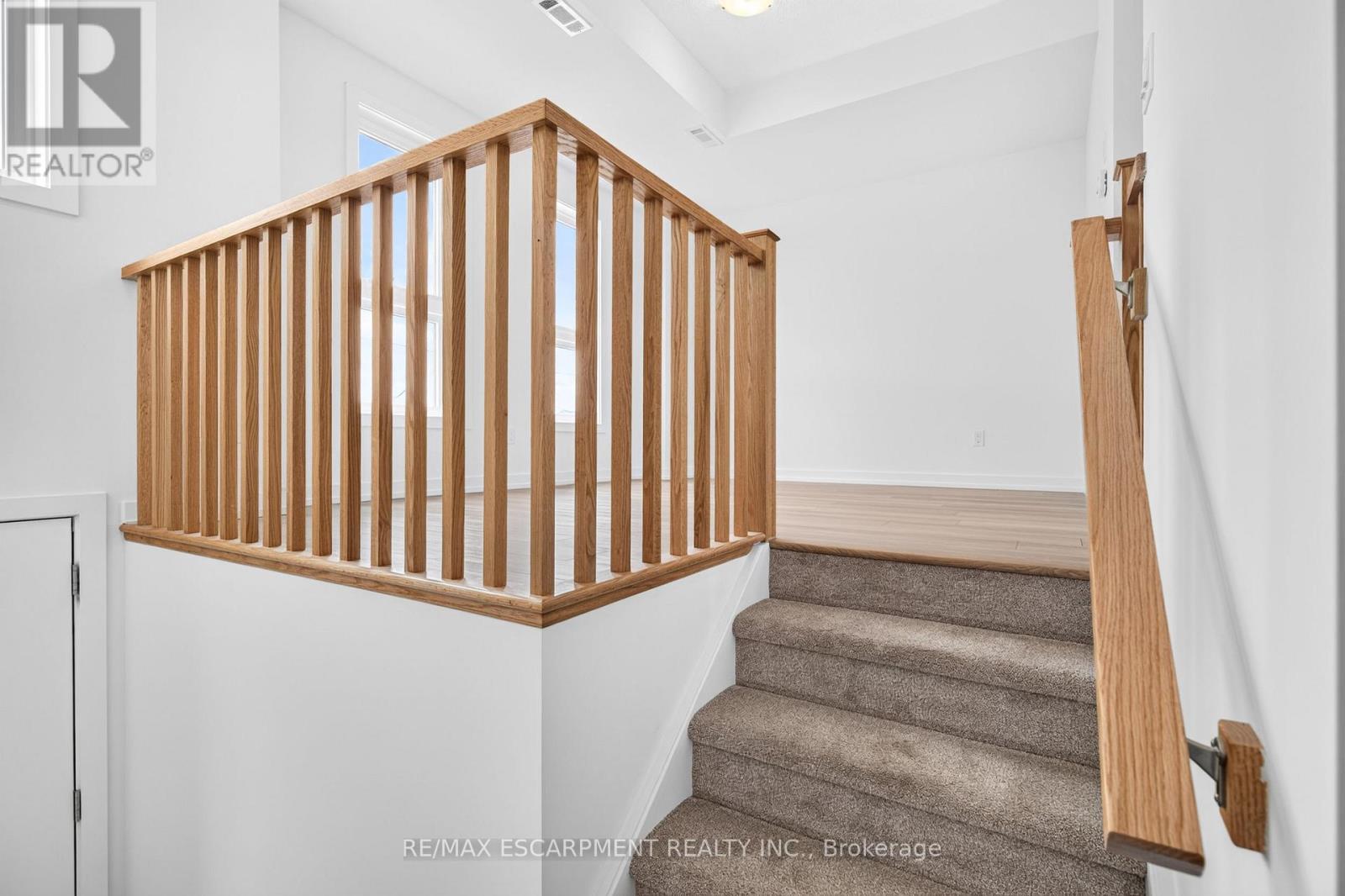 55 Great Falls Boulevard, Hamilton, Ontario  L8B 2A9 - Photo 4 - X13806814