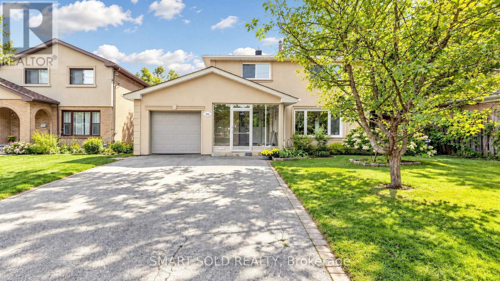 210 SHAUGHNESSY BOULEVARD, Toronto, Ontario