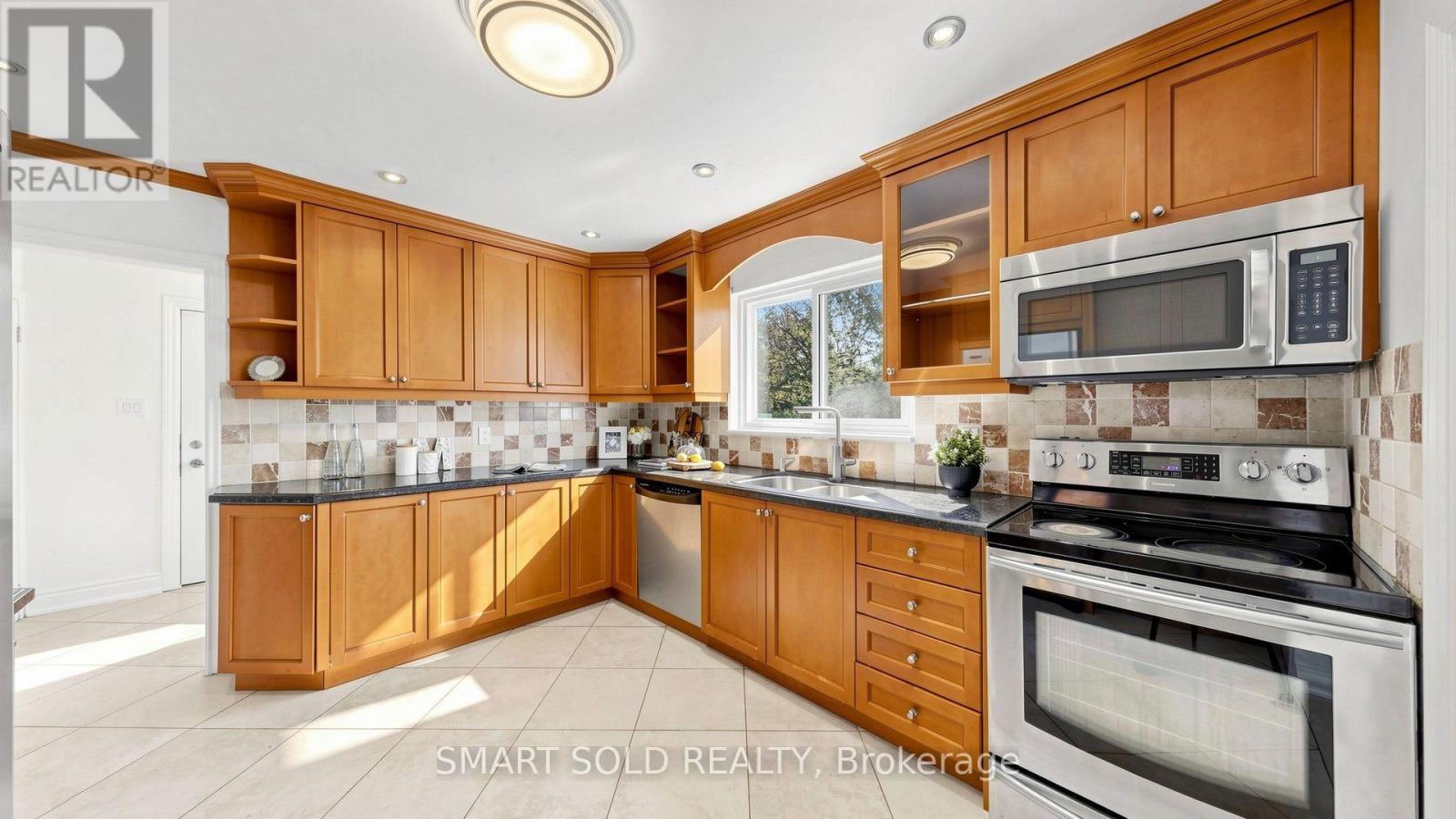 210 Shaughnessy Boulevard, Toronto (Don Valley Village), Ontario  M2J 1K4 - Photo 3 - C13799968