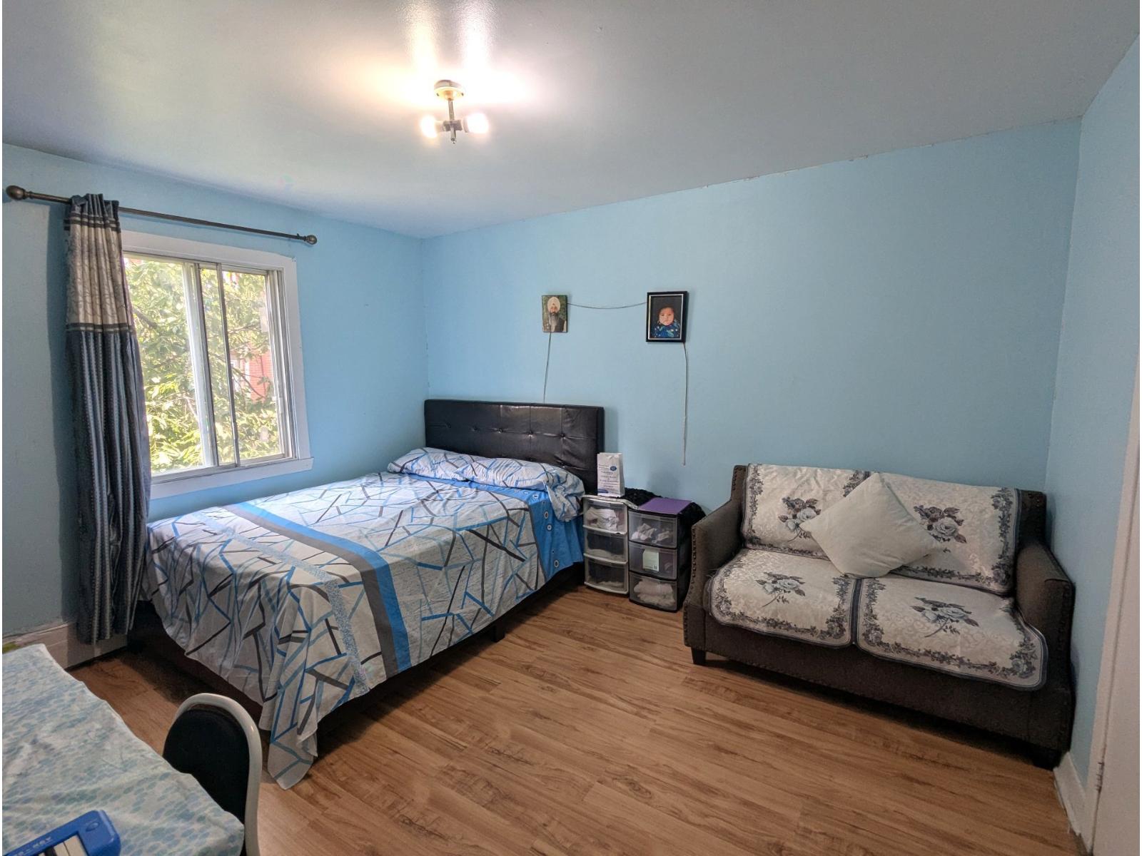 8460-8466 Av. Stuart Montréal (Villeray/Saint-Michel/Parc-Extension) Quebec Canada H3N2S3 4
