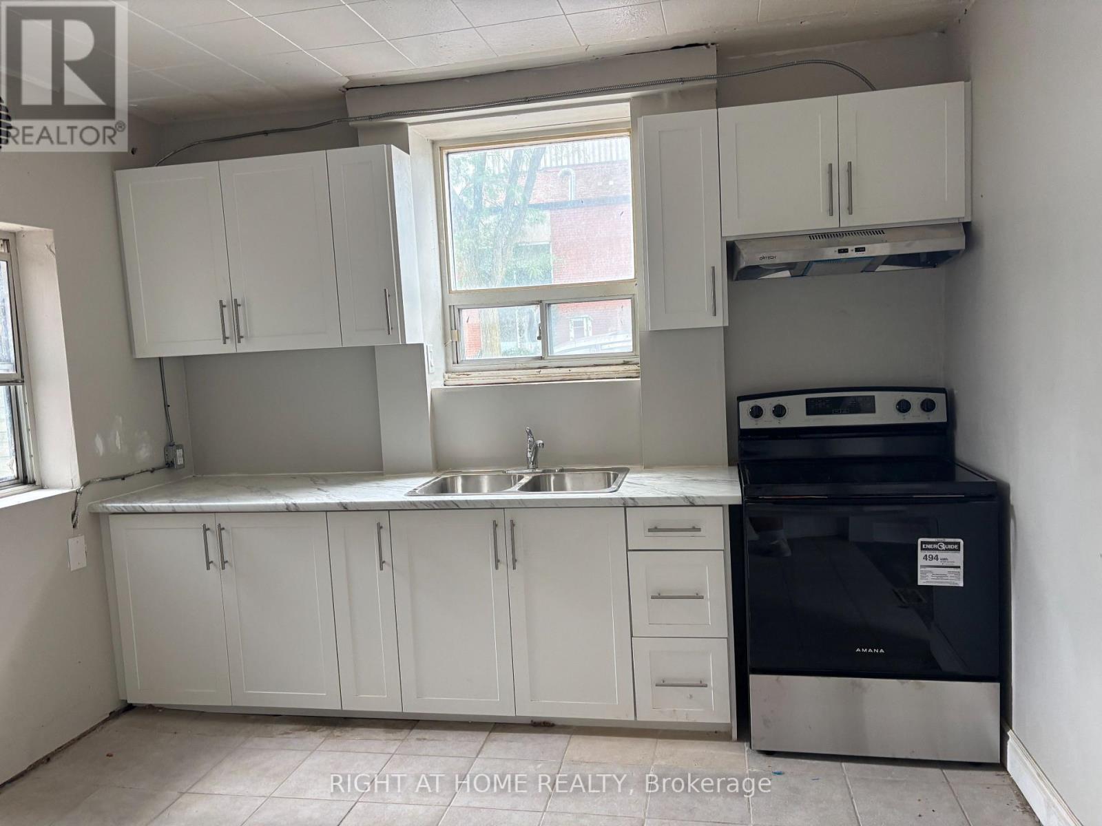 Main Unit 4 - 503 Oakwood Avenue, Toronto, Ontario  M6E 2W9 - Photo 5 - C13805868