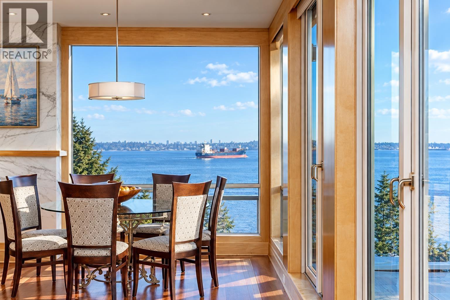 4180b Rose Crescent, West Vancouver, British Columbia  V7V 2N8 - Photo 2 - R3166298